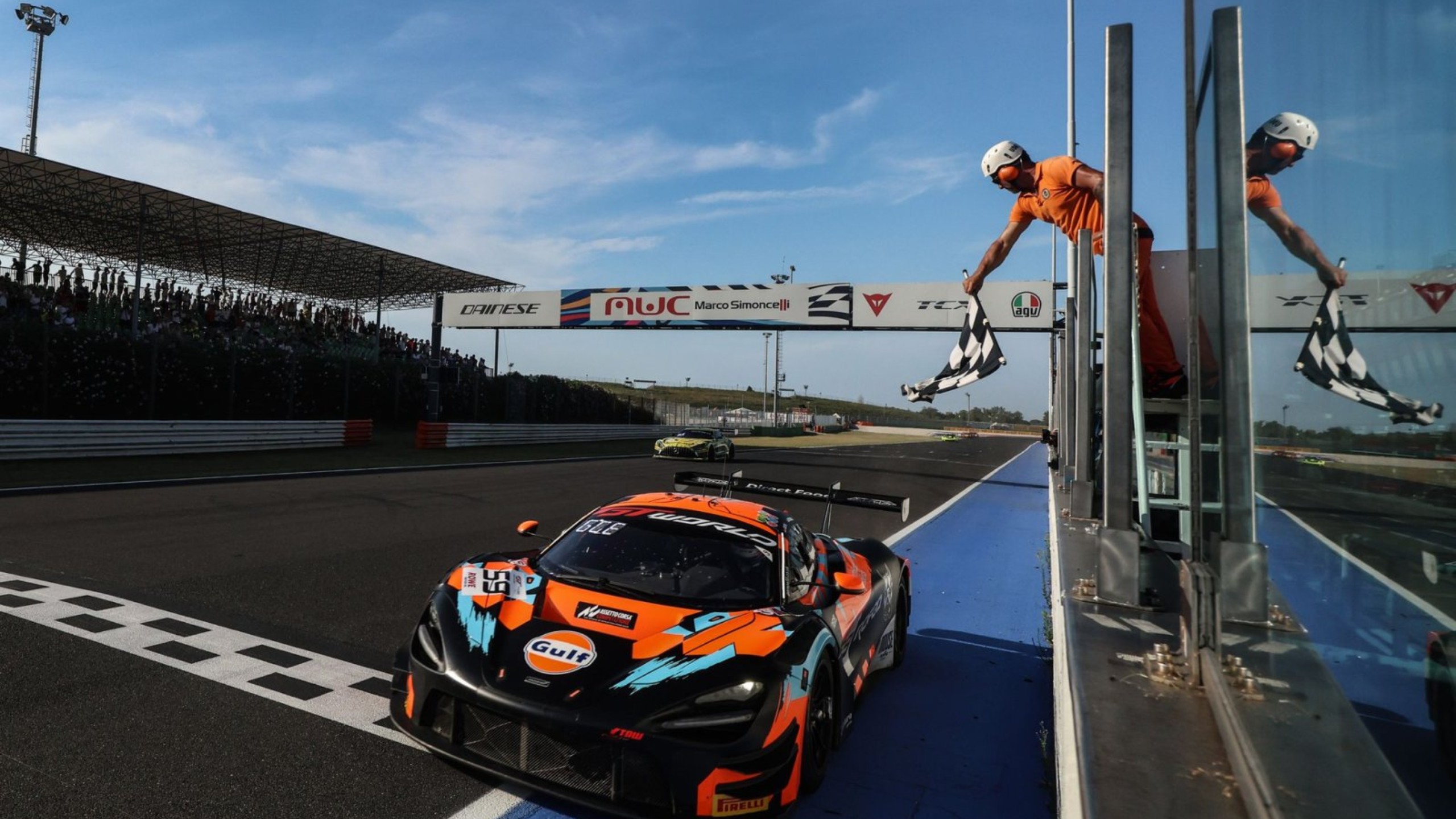 迈凯伦横扫红牛二队，阿隆索点燃赛场