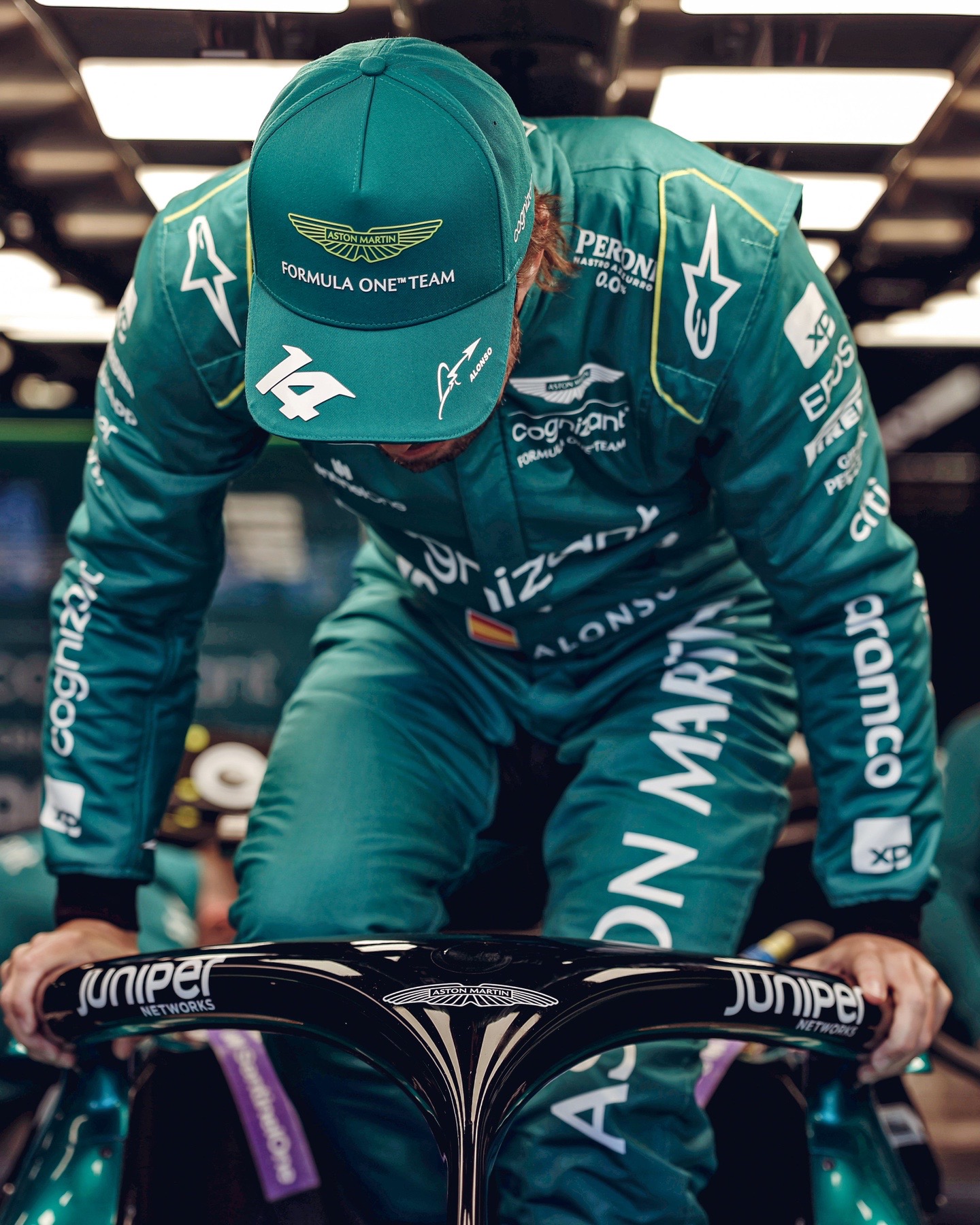 索伯车队鏖战阿斯顿马丁，阿隆索高光表现