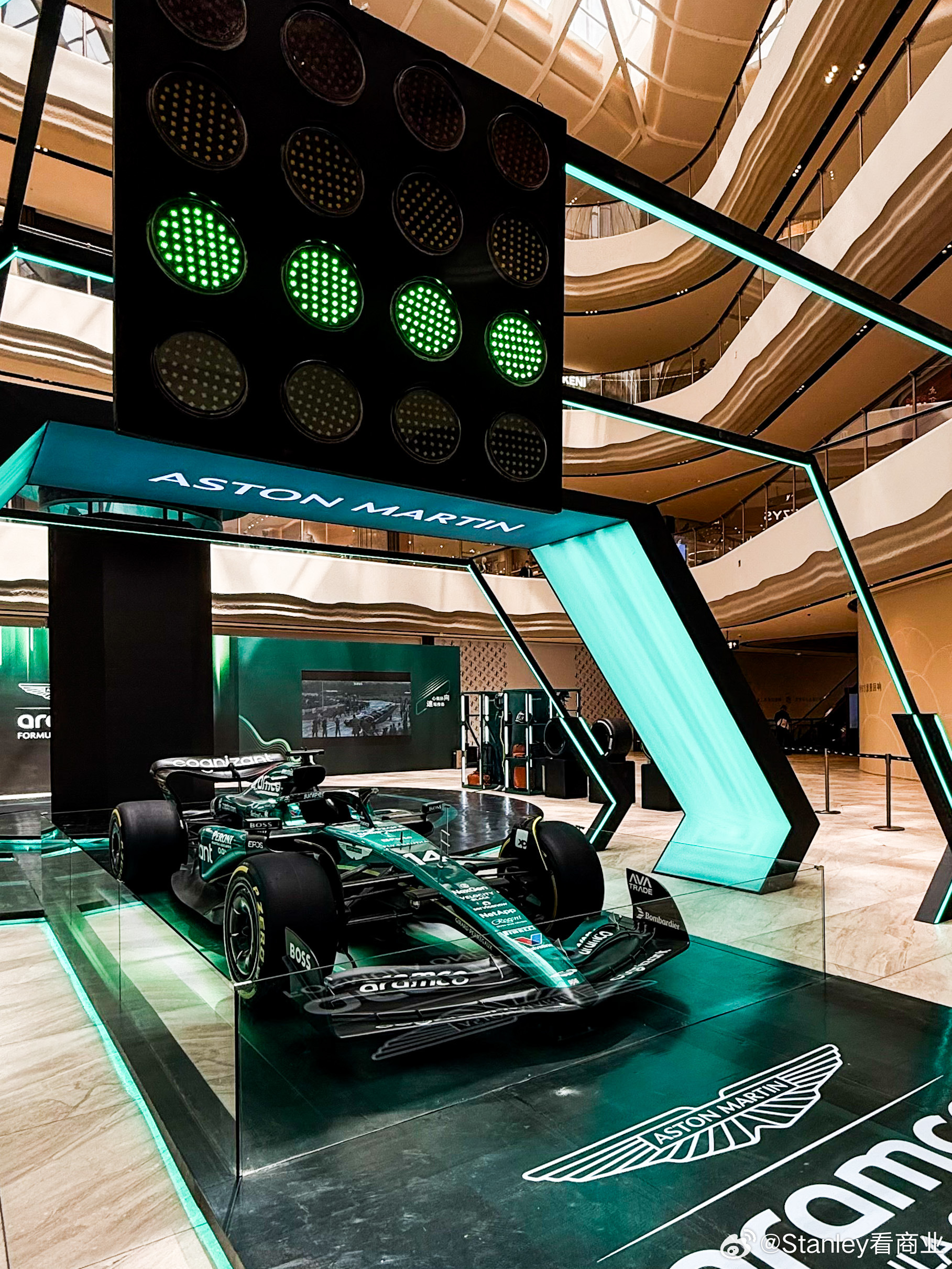 索伯车队完胜阿斯顿马丁，拉塞尔惊艳四座