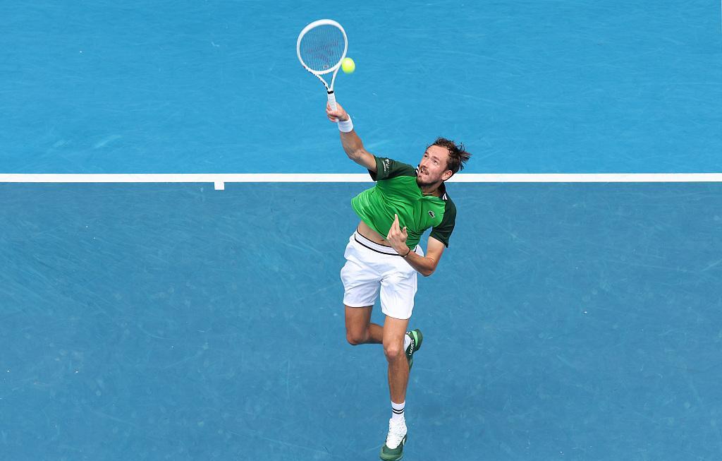 美国网球队逆转澳大利亚网球队，梅德韦杰夫送出助攻