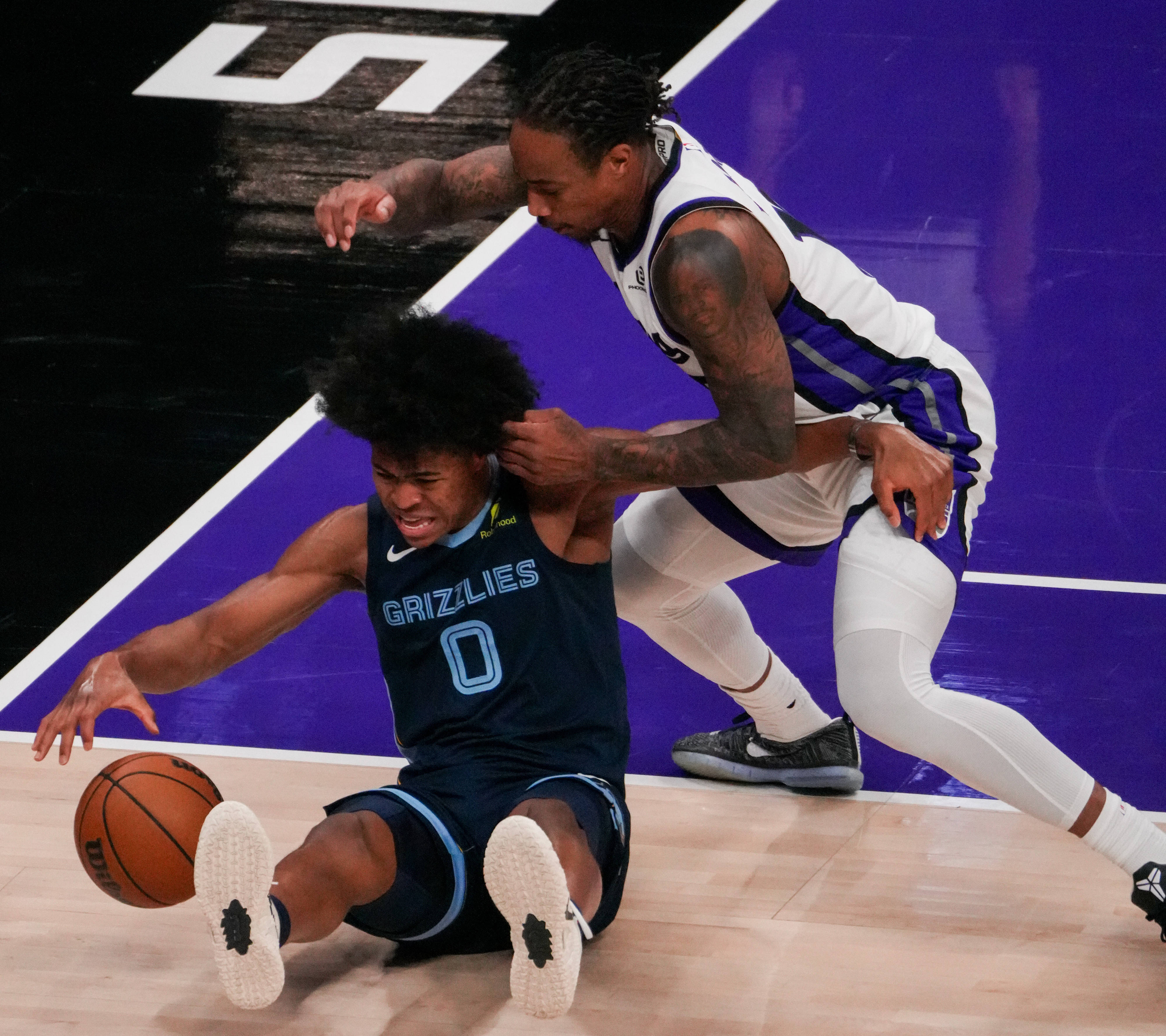 灰熊横扫公牛，库里统治全场