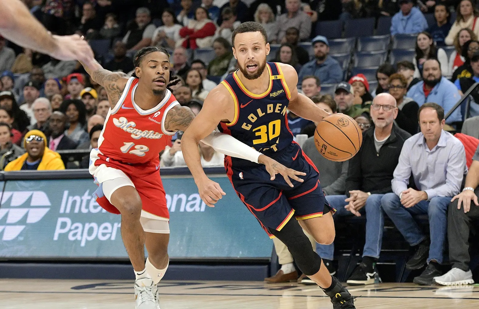 灰熊横扫公牛，库里统治全场