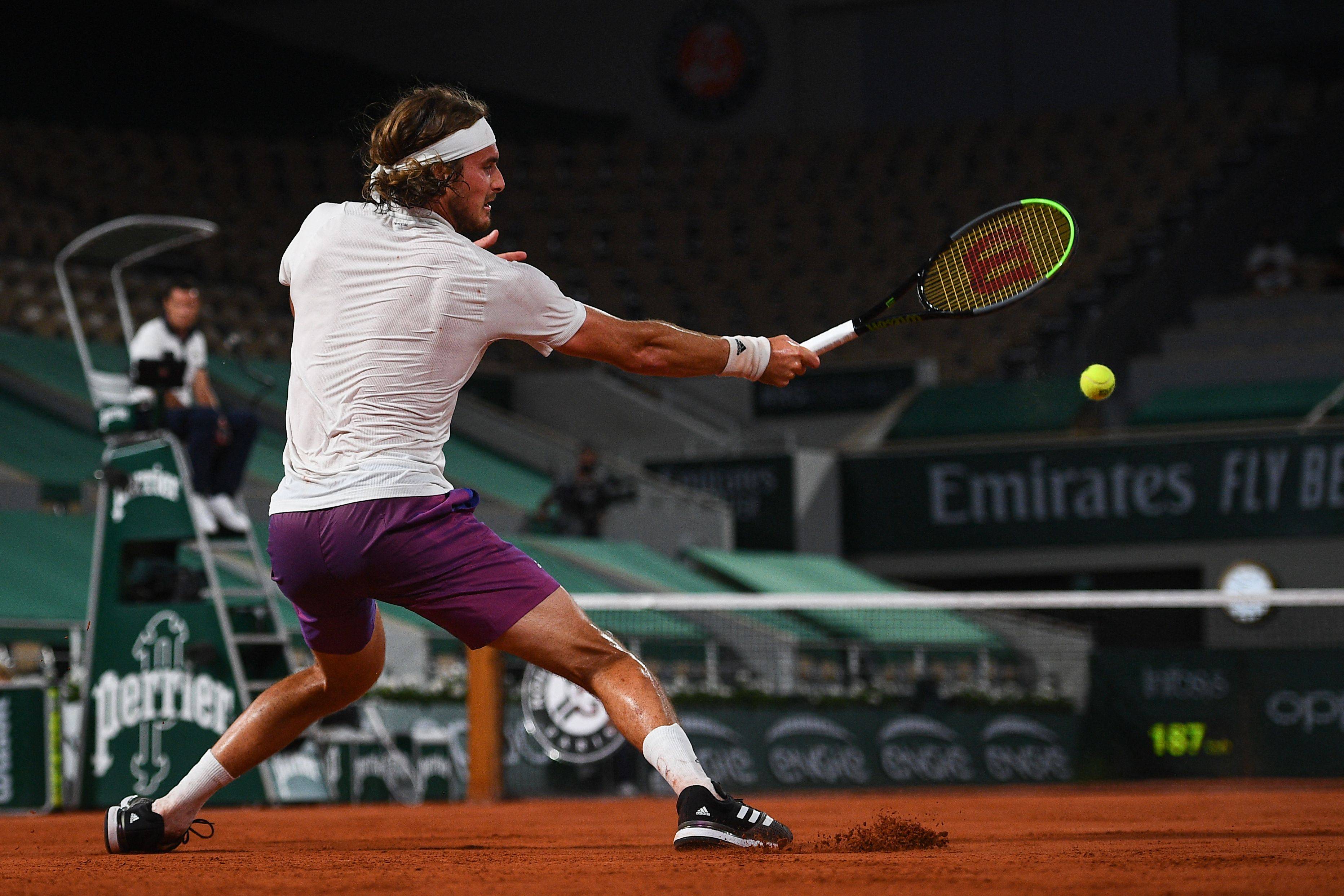 欧洲网球队险胜意大利网球队，西西帕斯完成帽子戏法