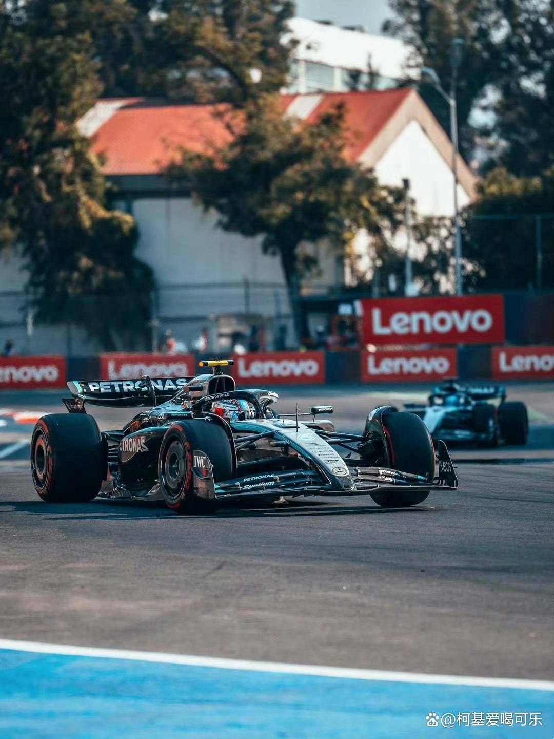 梅赛德斯完胜索伯车队，诺里斯高光表现
