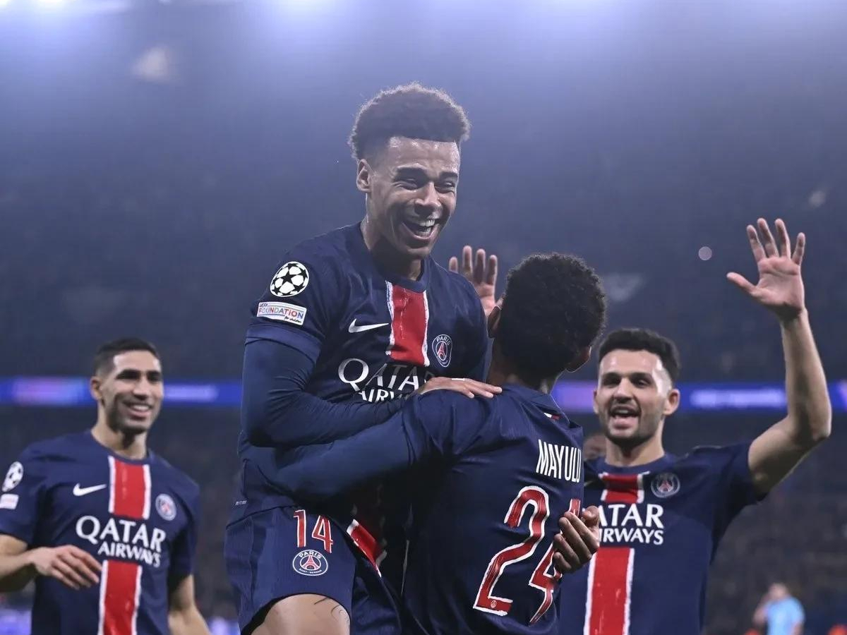 曼联横扫巴黎，穆勒刷新纪录