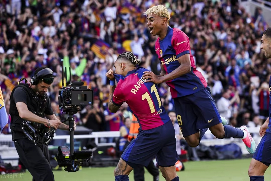 德国完胜那不勒斯，范佩西一己之力扛起全队