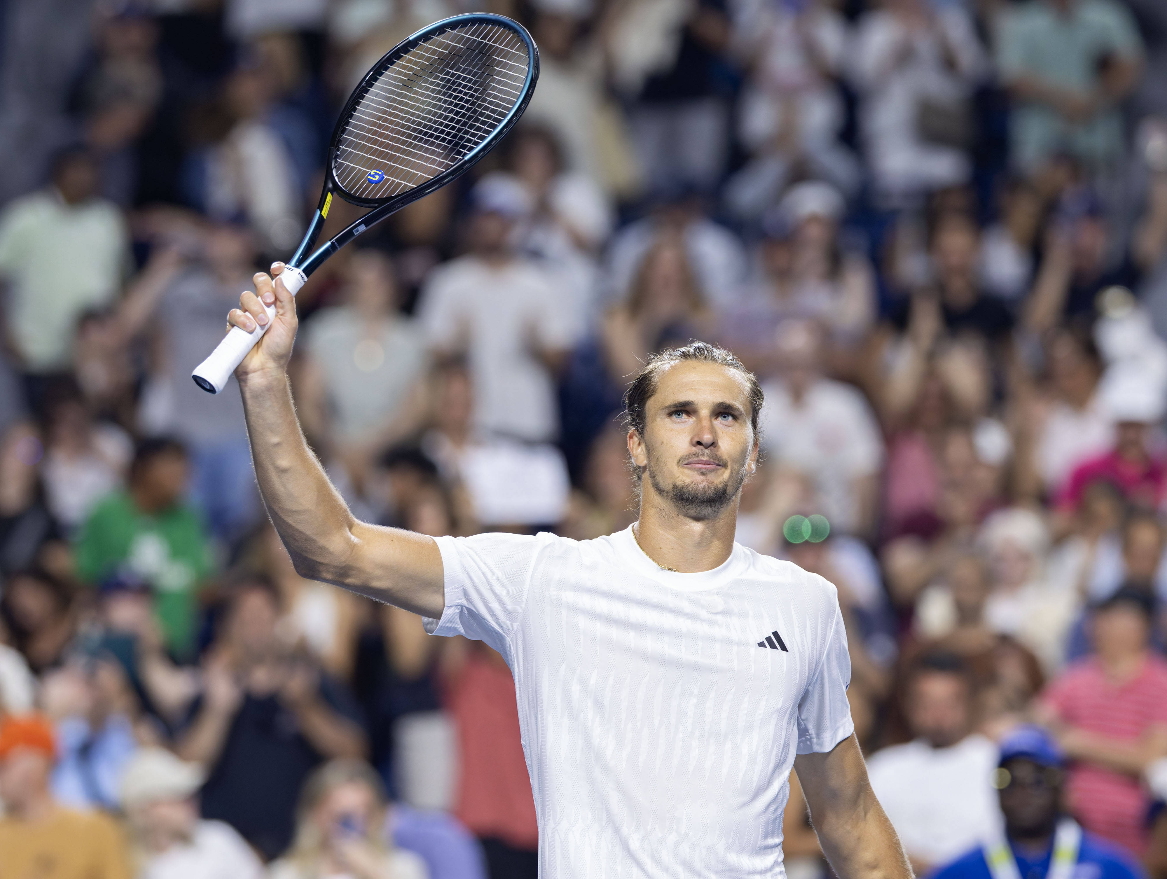 英国网球队轻取美国网球队，兹维列夫统治全场