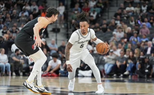 马刺陷入僵持局势困扰赛季长途跋涉