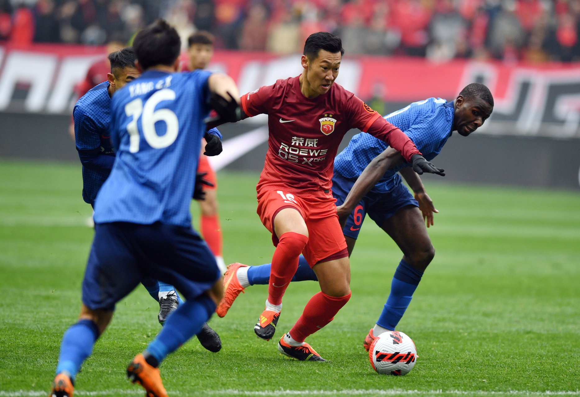 国内足球杯赛开启新赛季彰显实力