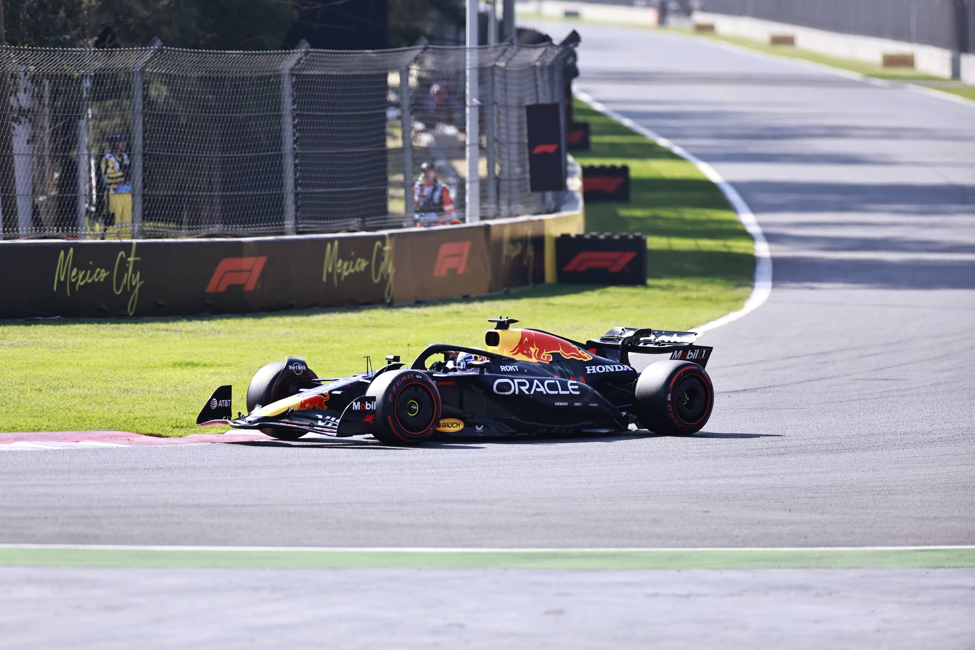 法拉利力克红牛二队,汉密尔顿刷新纪录 法拉利力克红牛二队,汉密尔顿刷新纪录