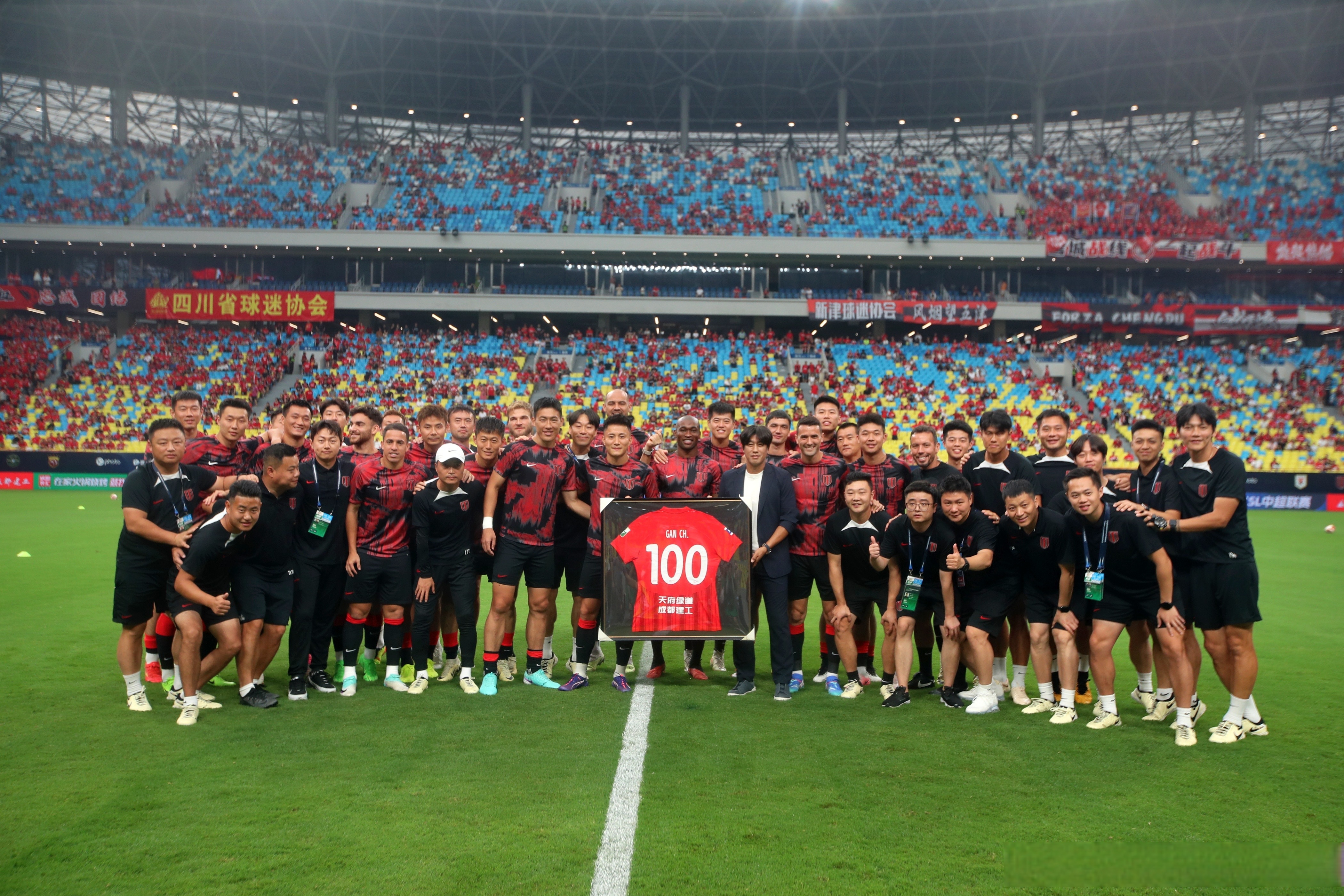 国际足球比赛为场上英雄们带来了永恒的荣耀